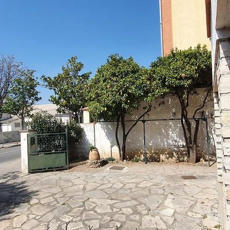 Appartement Entier Au Dessus De Villa, Climatisation Reversible Poele A Bois Tres Chaleureux , Wi Fi Parking Privee Gratuit Situation 500 M, Plage Et Centre Ville Санари-сюр-Мер Екстериор снимка