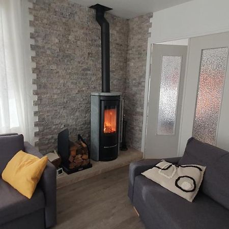 Appartement Entier Au Dessus De Villa, Climatisation Reversible Poele A Bois Tres Chaleureux , Wi Fi Parking Privee Gratuit Situation 500 M, Plage Et Centre Ville Санари-сюр-Мер Екстериор снимка