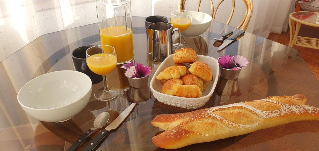 Appartement Entier Au Dessus De Villa, Climatisation Reversible Poele A Bois Tres Chaleureux , Wi Fi Parking Privee Gratuit Situation 500 M, Plage Et Centre Ville Санари-сюр-Мер Екстериор снимка