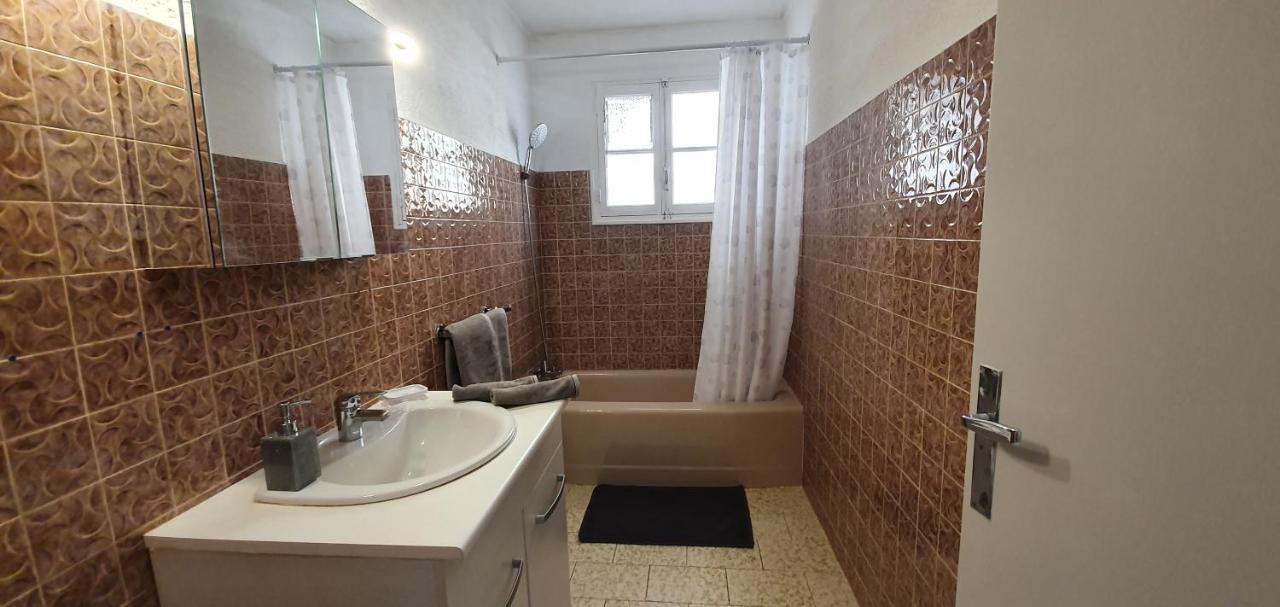 Appartement Entier Au Dessus De Villa, Climatisation Reversible Poele A Bois Tres Chaleureux , Wi Fi Parking Privee Gratuit Situation 500 M, Plage Et Centre Ville Санари-сюр-Мер Екстериор снимка