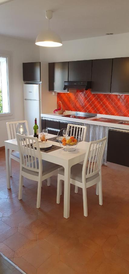 Appartement Entier Au Dessus De Villa, Climatisation Reversible Poele A Bois Tres Chaleureux , Wi Fi Parking Privee Gratuit Situation 500 M, Plage Et Centre Ville Санари-сюр-Мер Екстериор снимка