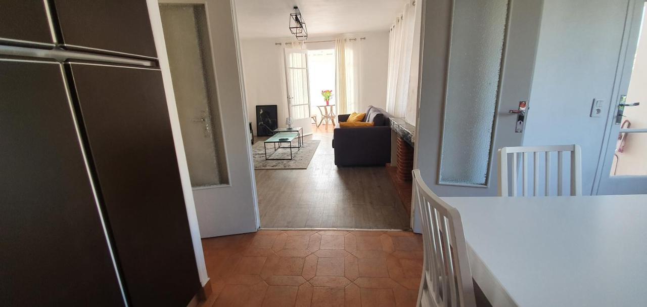 Appartement Entier Au Dessus De Villa, Climatisation Reversible Poele A Bois Tres Chaleureux , Wi Fi Parking Privee Gratuit Situation 500 M, Plage Et Centre Ville Санари-сюр-Мер Екстериор снимка