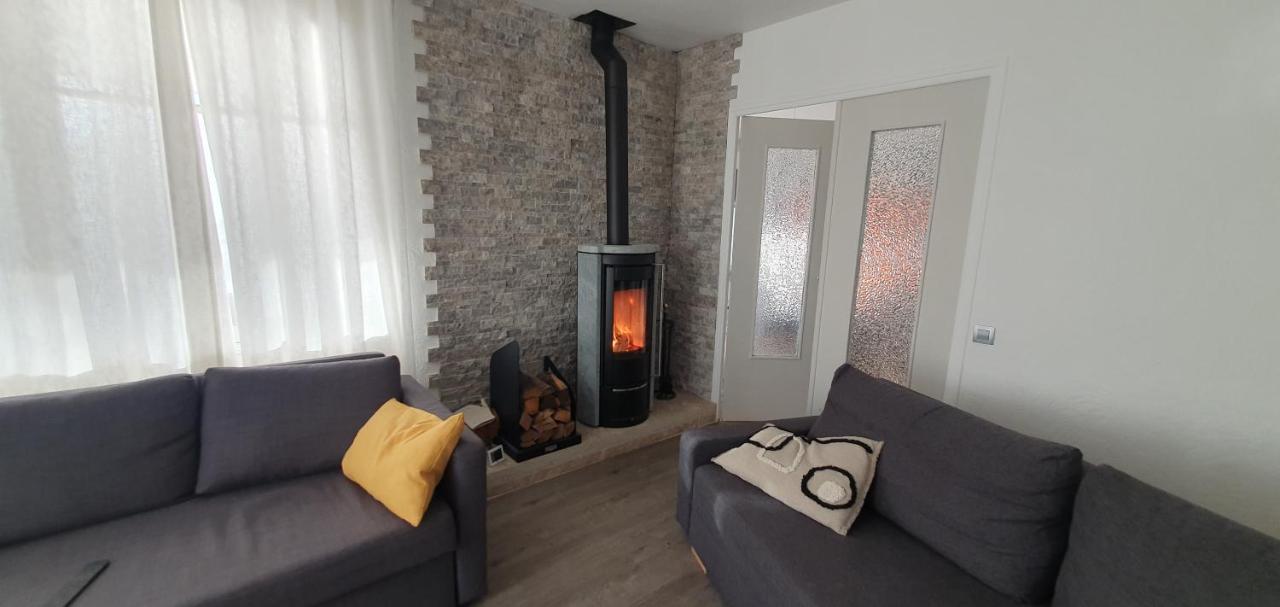Appartement Entier Au Dessus De Villa, Climatisation Reversible Poele A Bois Tres Chaleureux , Wi Fi Parking Privee Gratuit Situation 500 M, Plage Et Centre Ville Санари-сюр-Мер Екстериор снимка